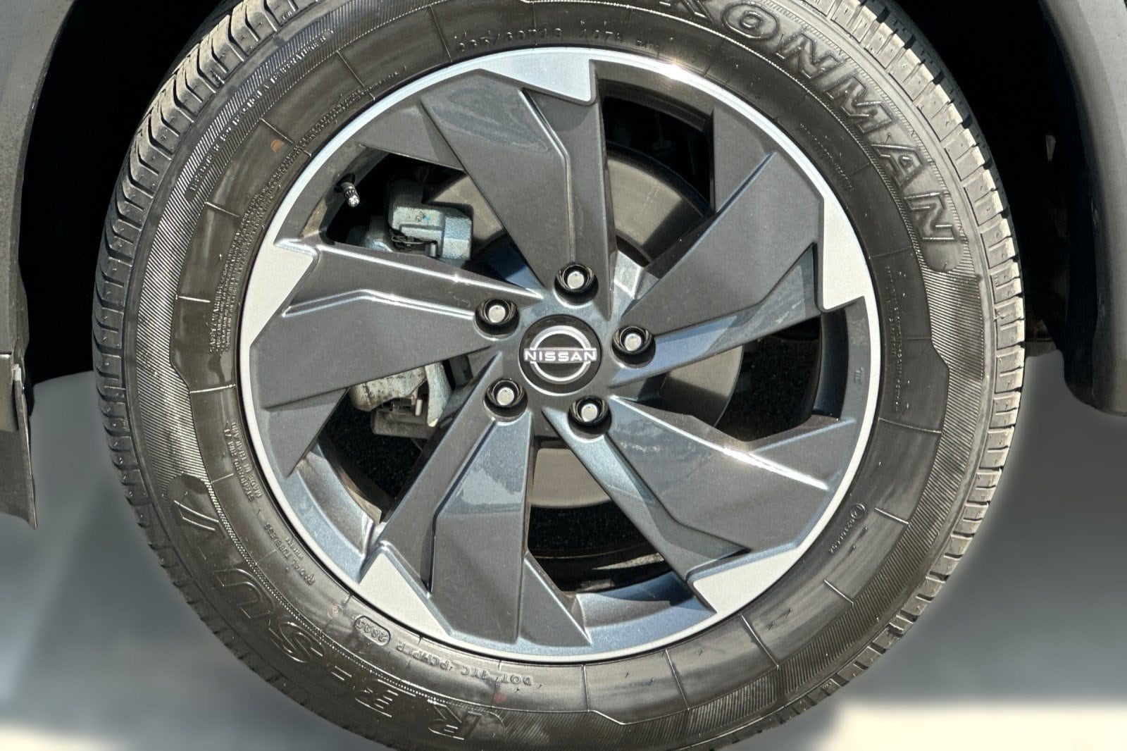 2025 Nissan Rogue SV - Photo 13