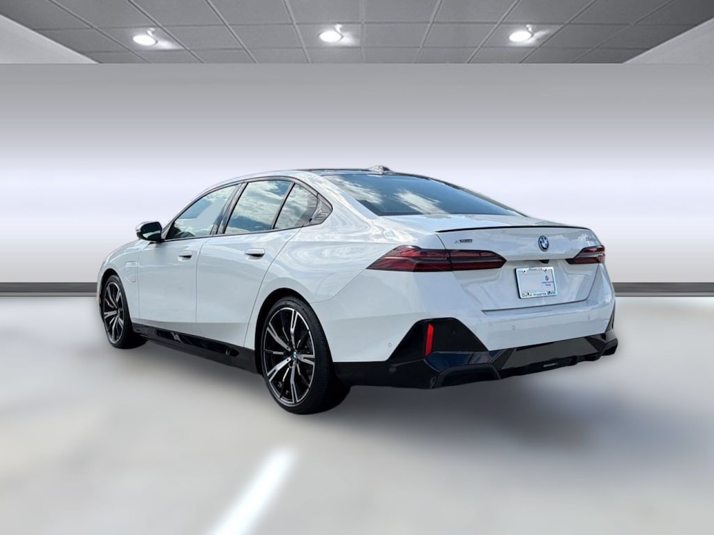 New 2027 BMW 550e xDrive Sedan