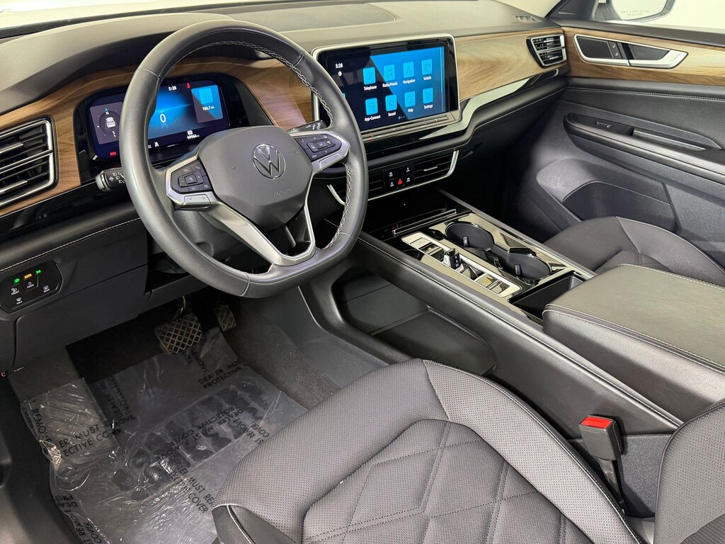 Used 2024 Volkswagen Atlas 2.0T SE w/Technology SUV