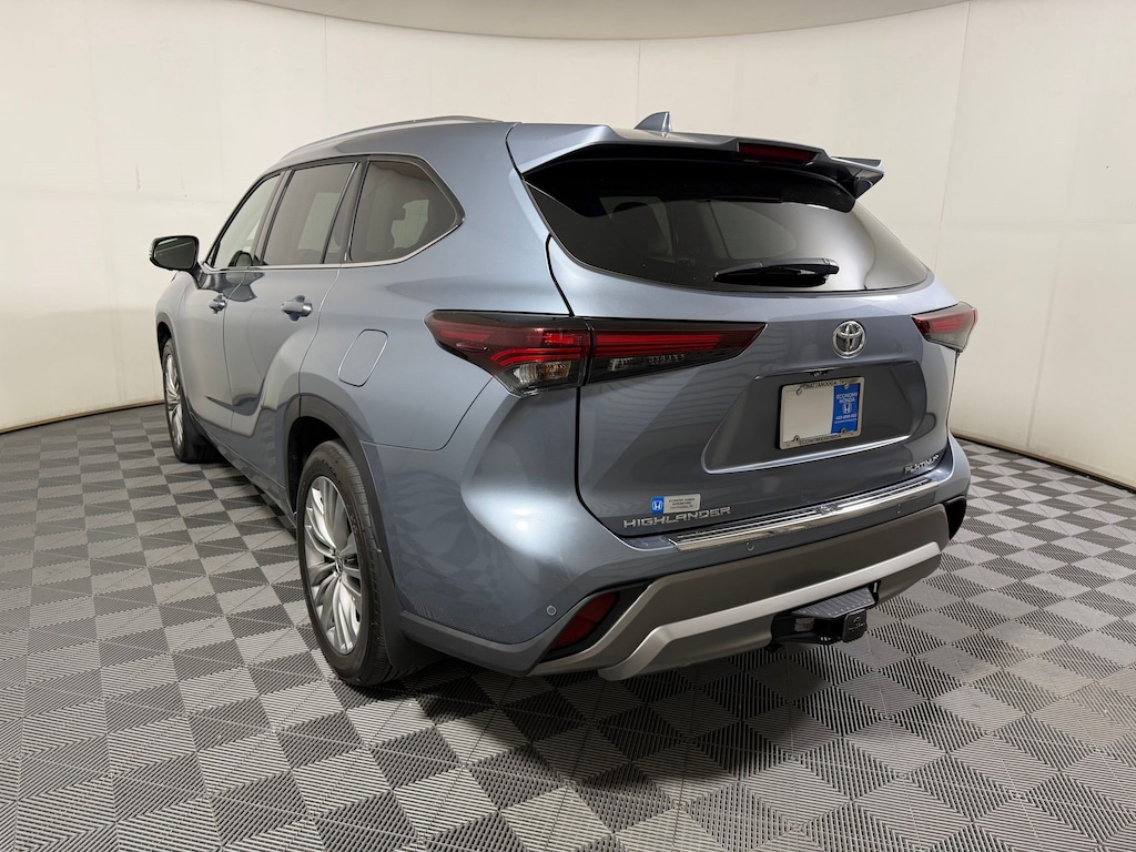 Used 2024 Toyota Highlander Platinum SUV