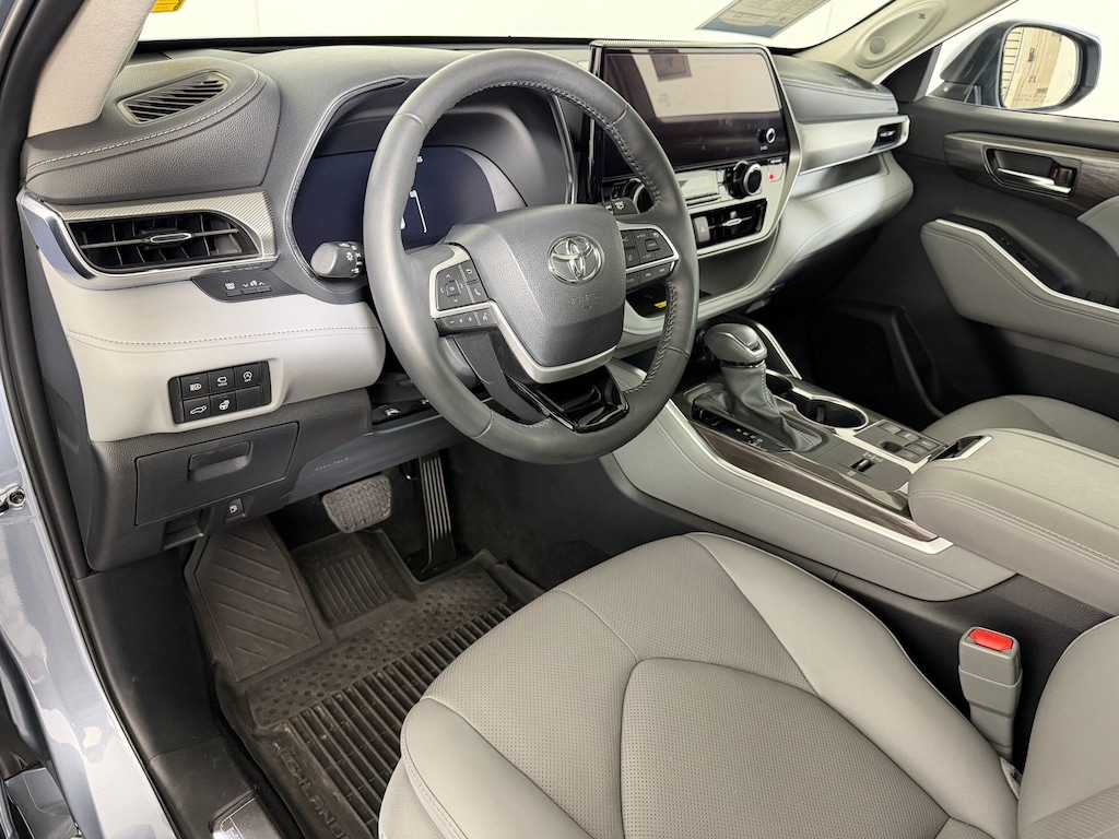 Used 2024 Toyota Highlander Platinum SUV