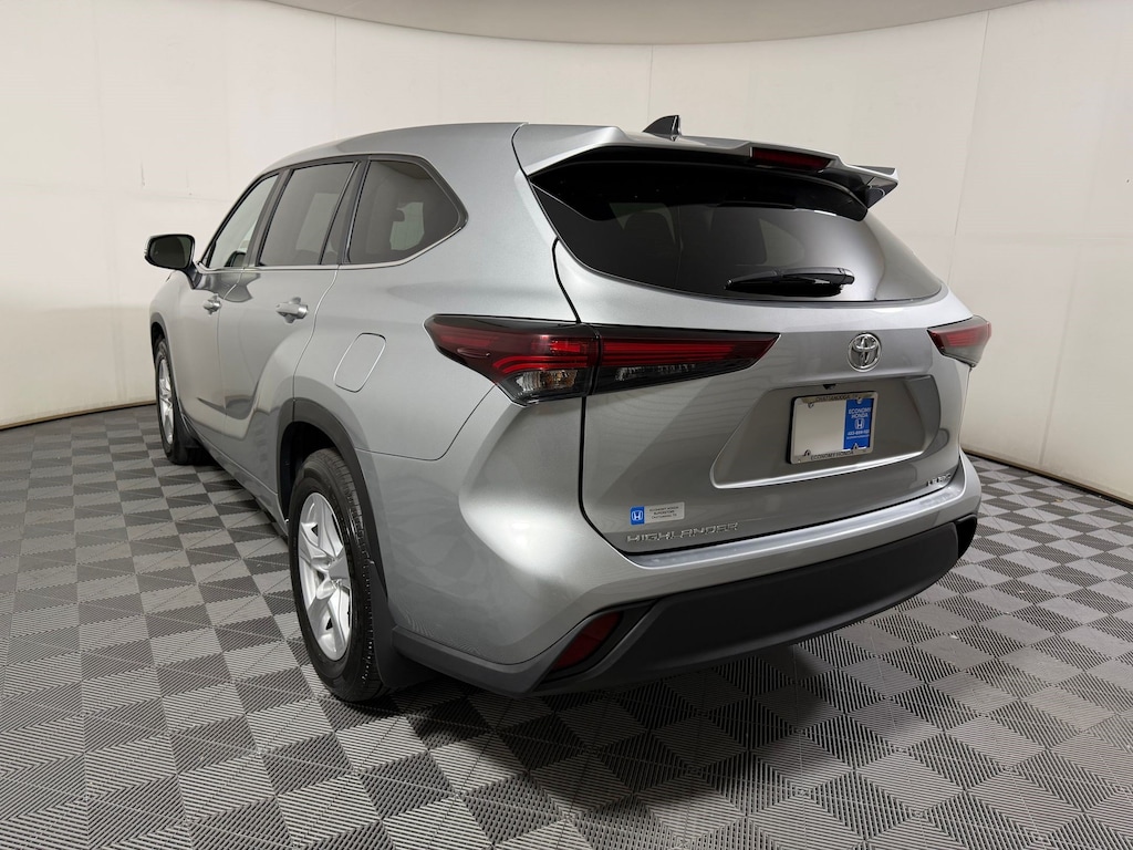 Used 2025 Toyota Highlander LE SUV