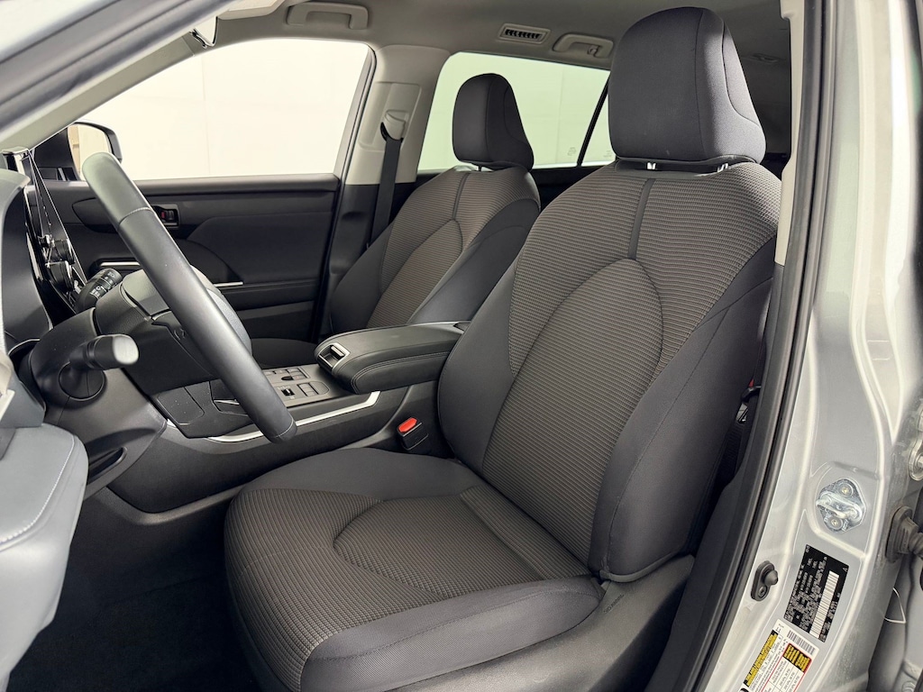 Used 2025 Toyota Highlander LE SUV