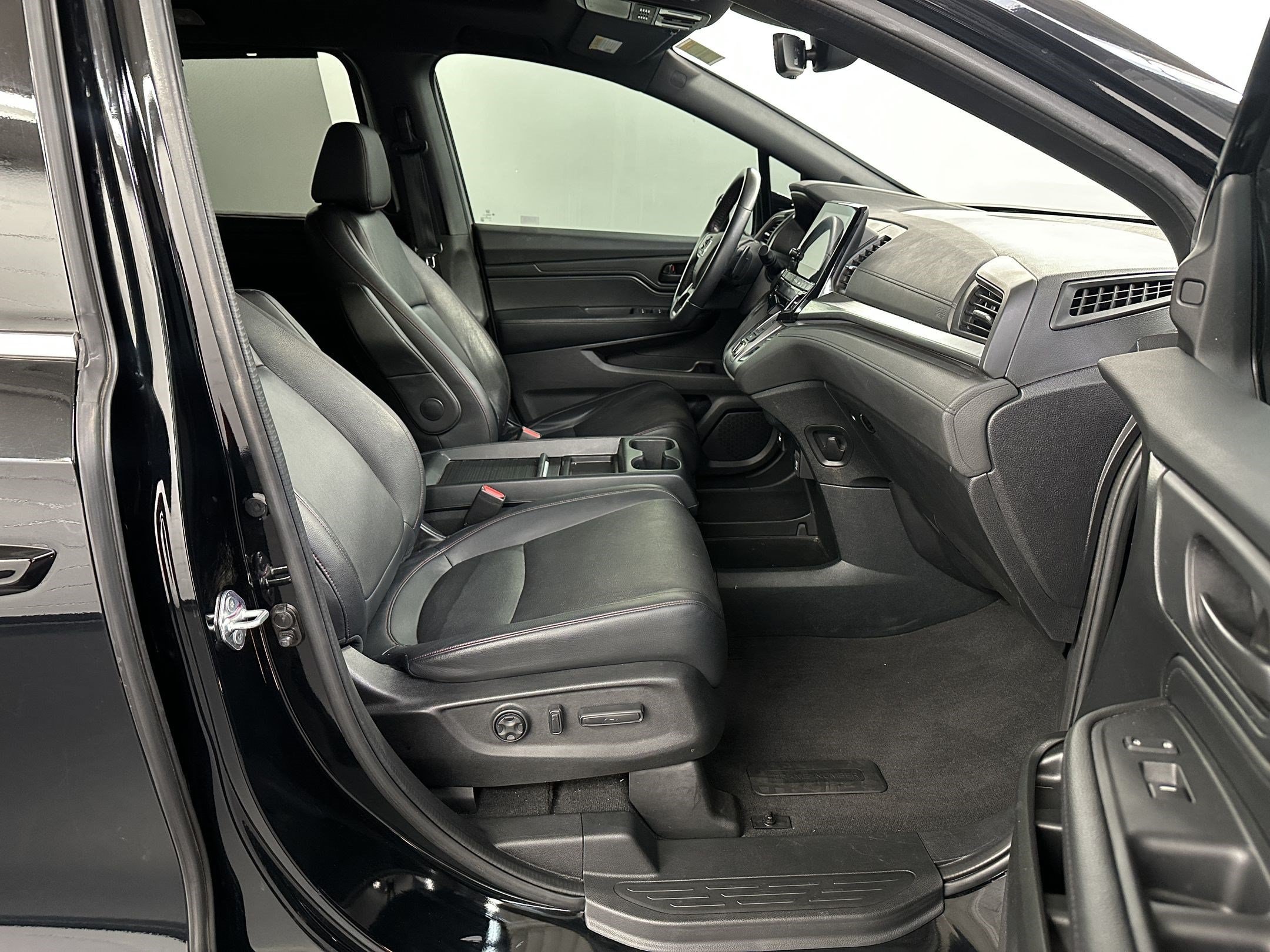 2024 Honda Odyssey SPORT - Photo 25