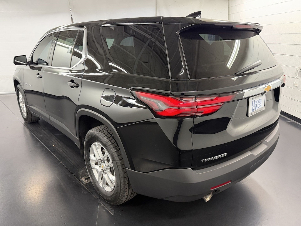 Used 2022 Chevrolet Traverse LS SUV