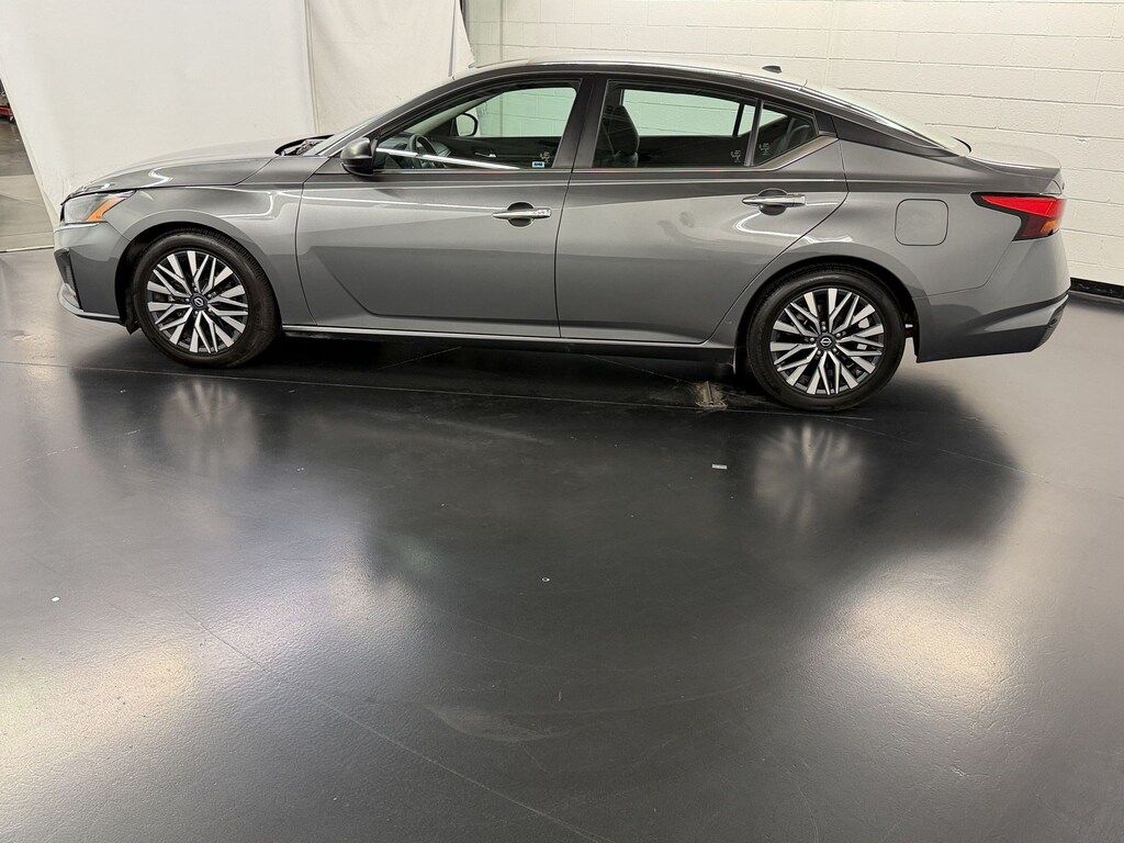 Used 2025 Nissan Altima SV Sedan
