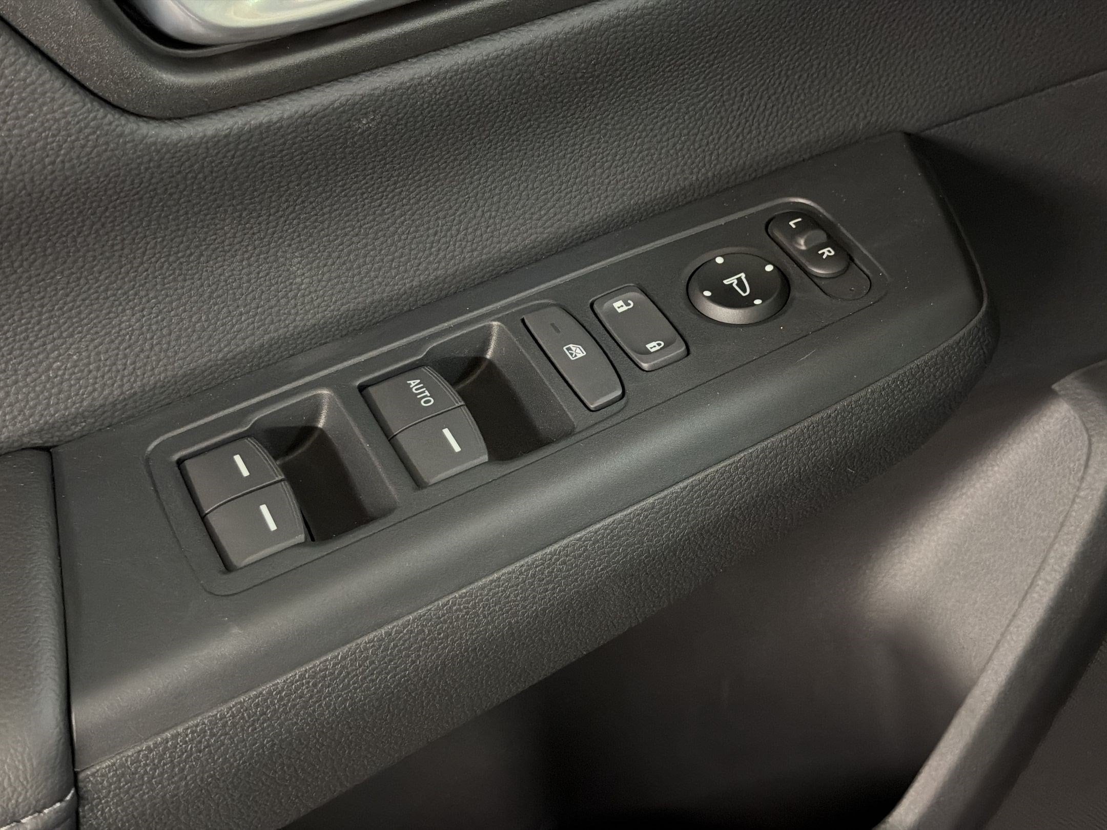 2026 Honda CR-V LX - Photo 14