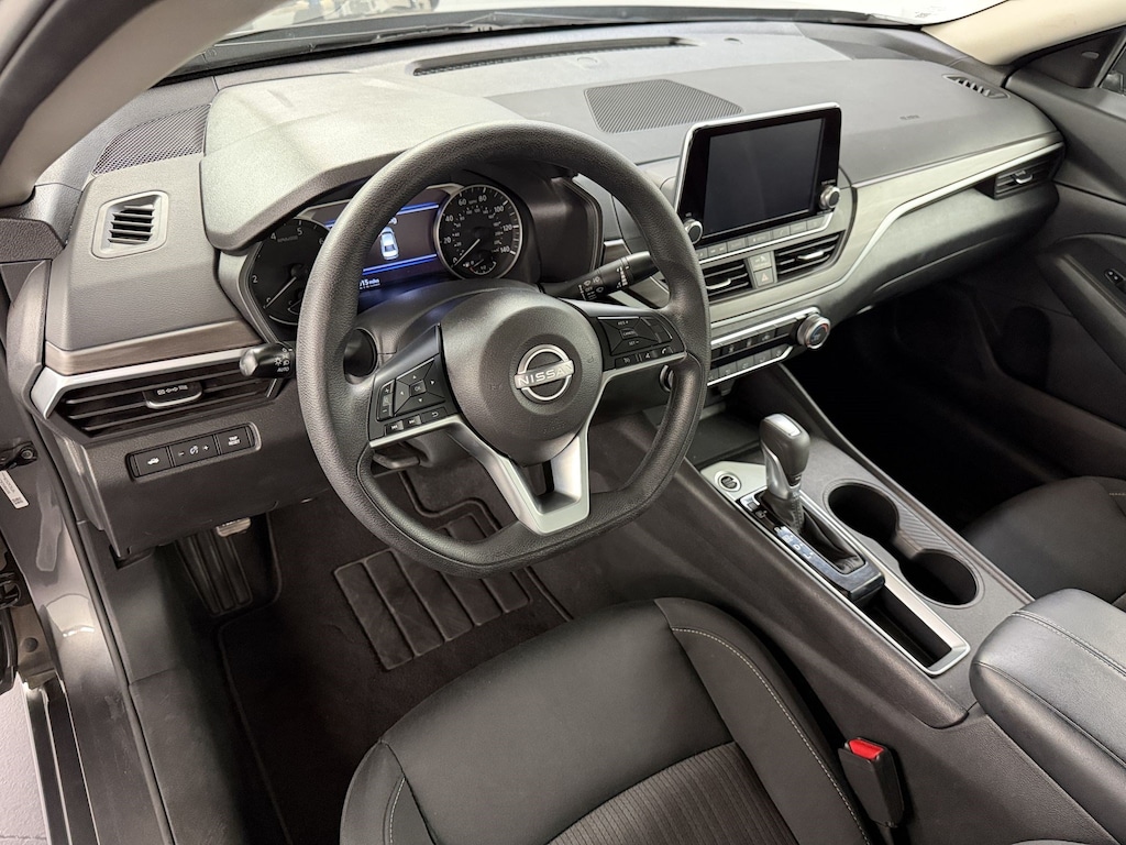 Used 2025 Nissan Altima SV Sedan