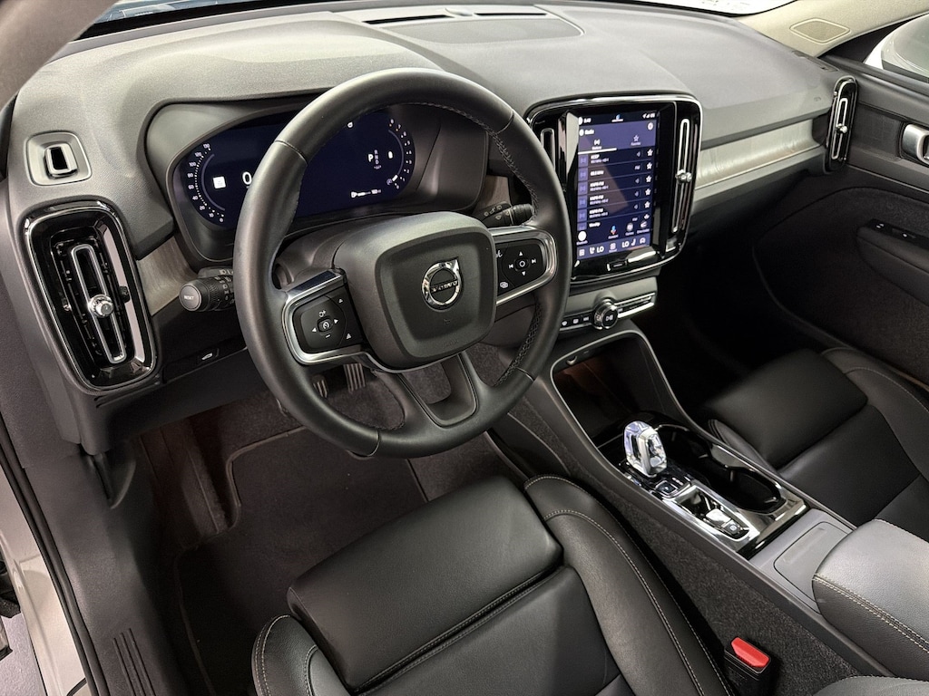 Used 2025 Volvo XC40 Plus Bright Theme SUV