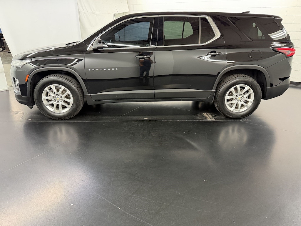 Used 2022 Chevrolet Traverse LS SUV