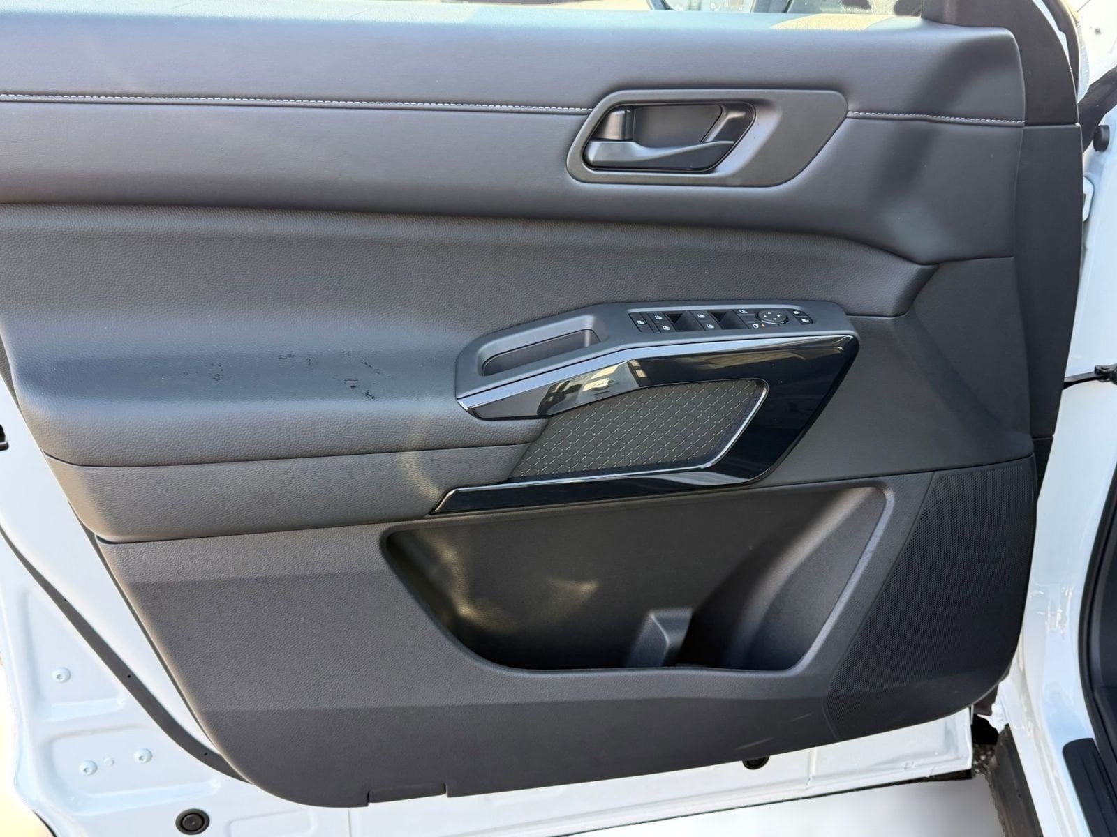 2026 Nissan Pathfinder SV - Photo 25