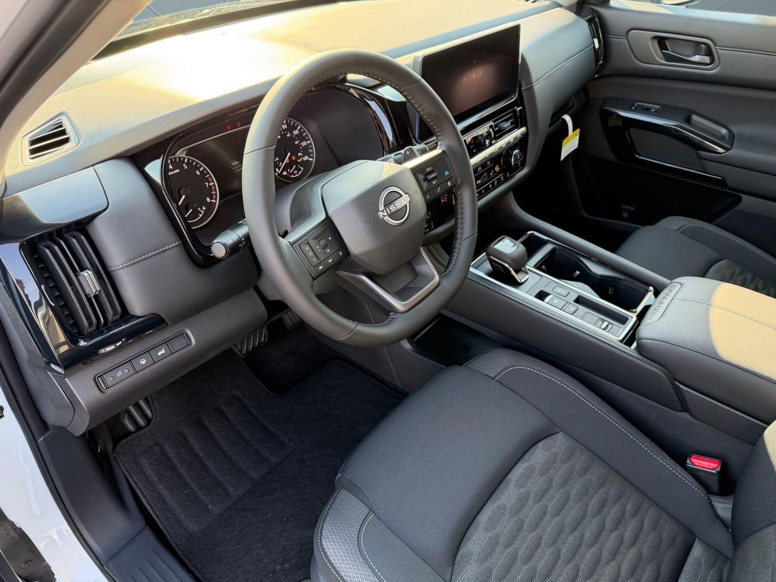 2026 Nissan Pathfinder SV - Photo 7