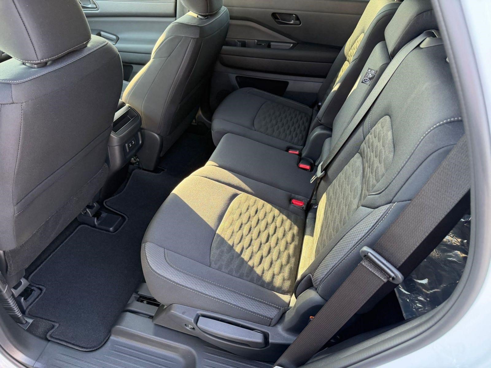 2026 Nissan Pathfinder SV - Photo 18