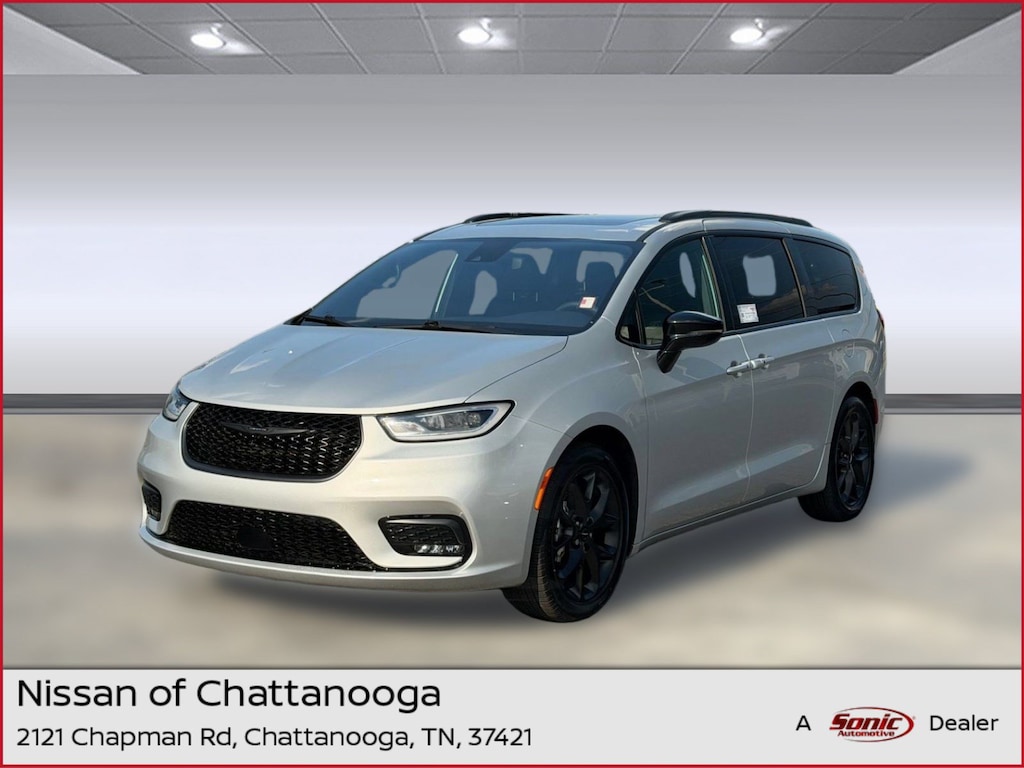 Used 2024 Chrysler Pacifica Touring L Van Passenger Van