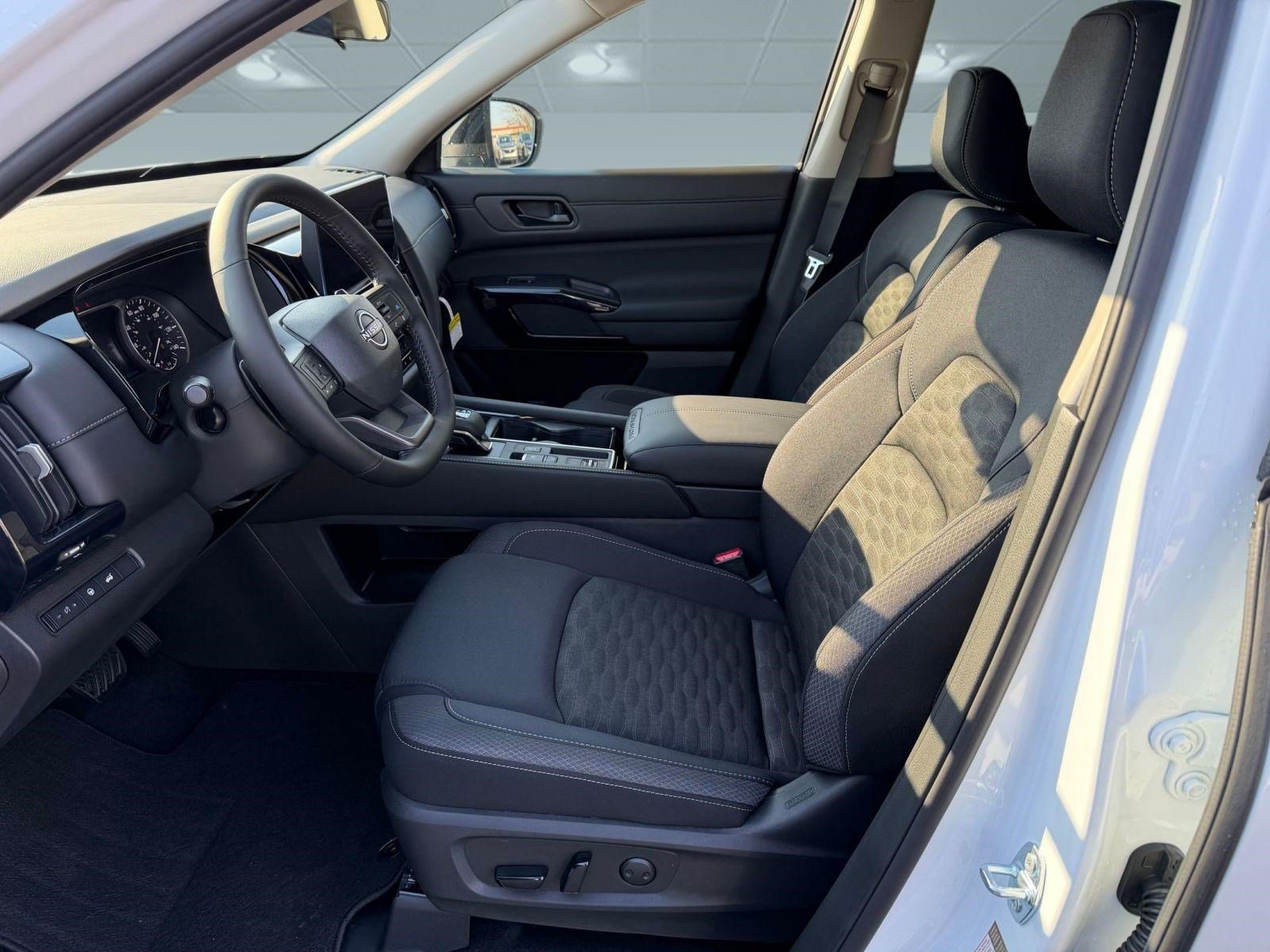 2026 Nissan Pathfinder SV - Photo 9