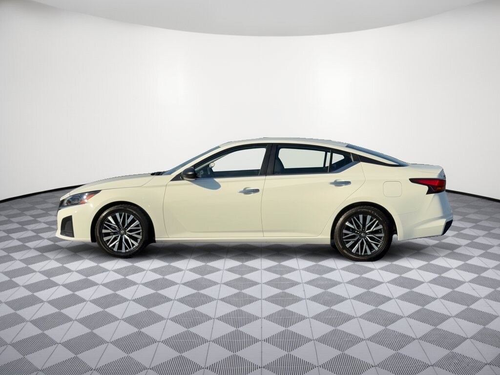 Used 2025 Nissan Altima SV Sedan