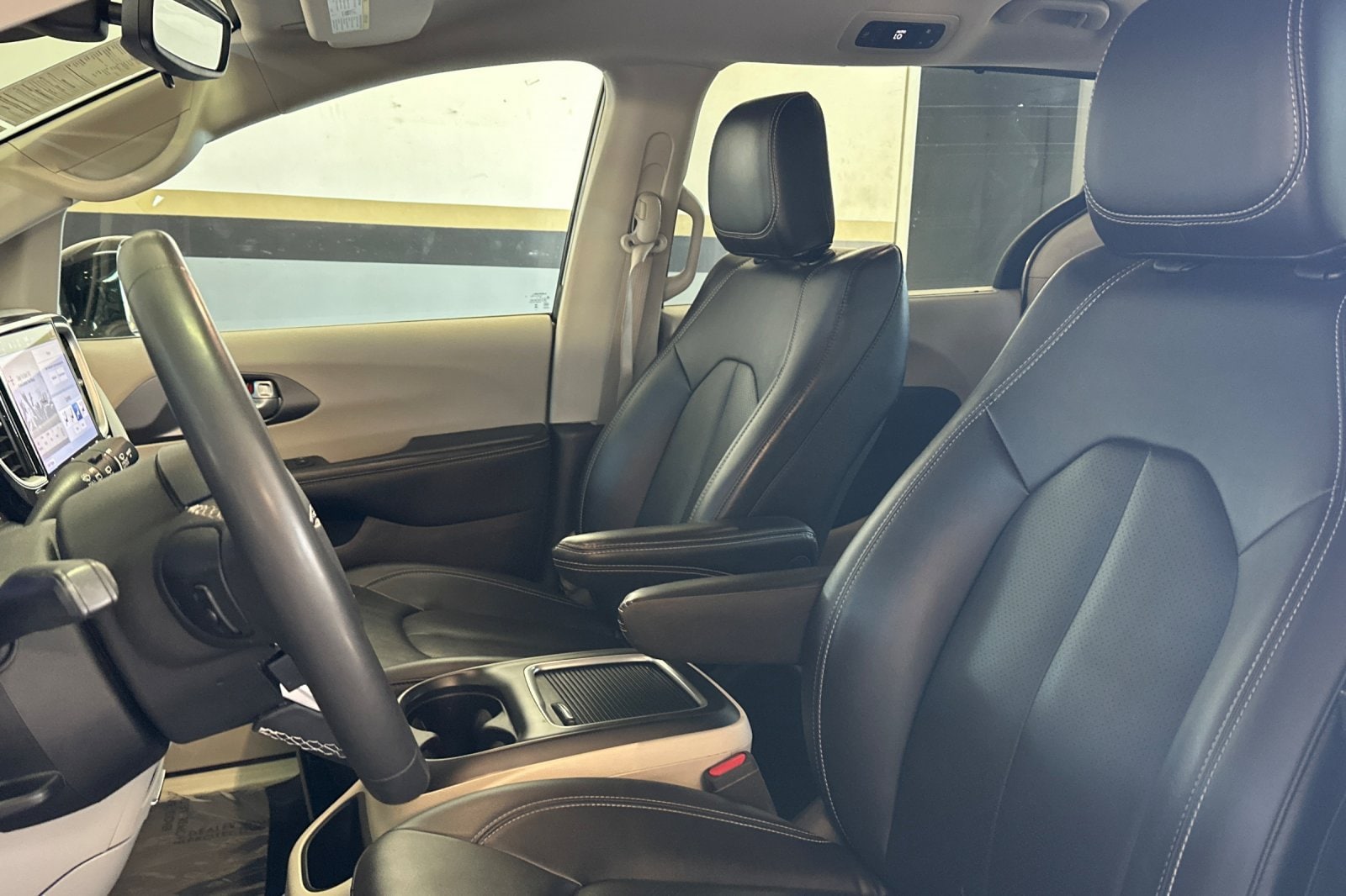 2024 Chrysler Pacifica Touring L - Photo 5