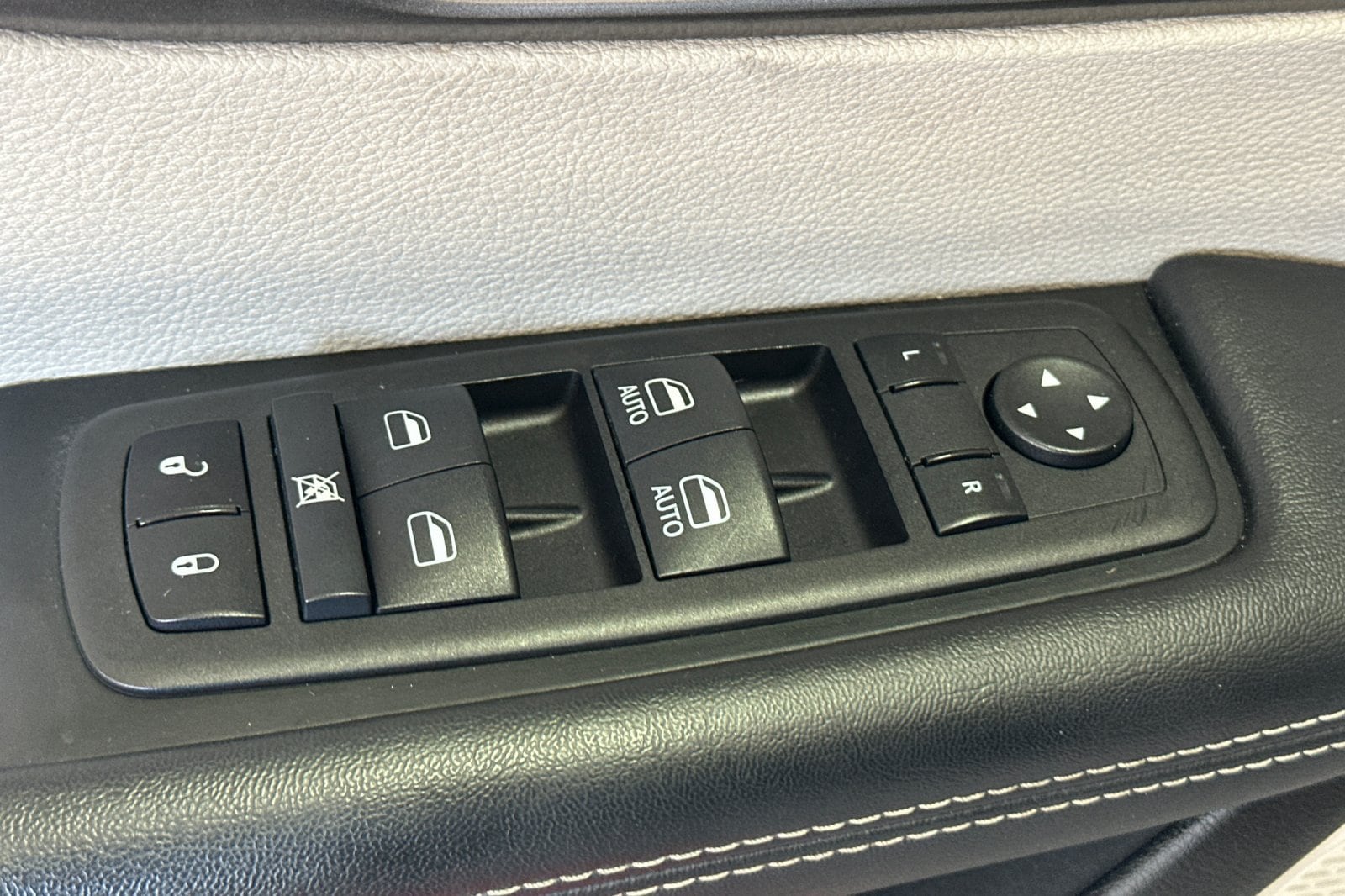 2024 Chrysler Pacifica Touring L - Photo 14