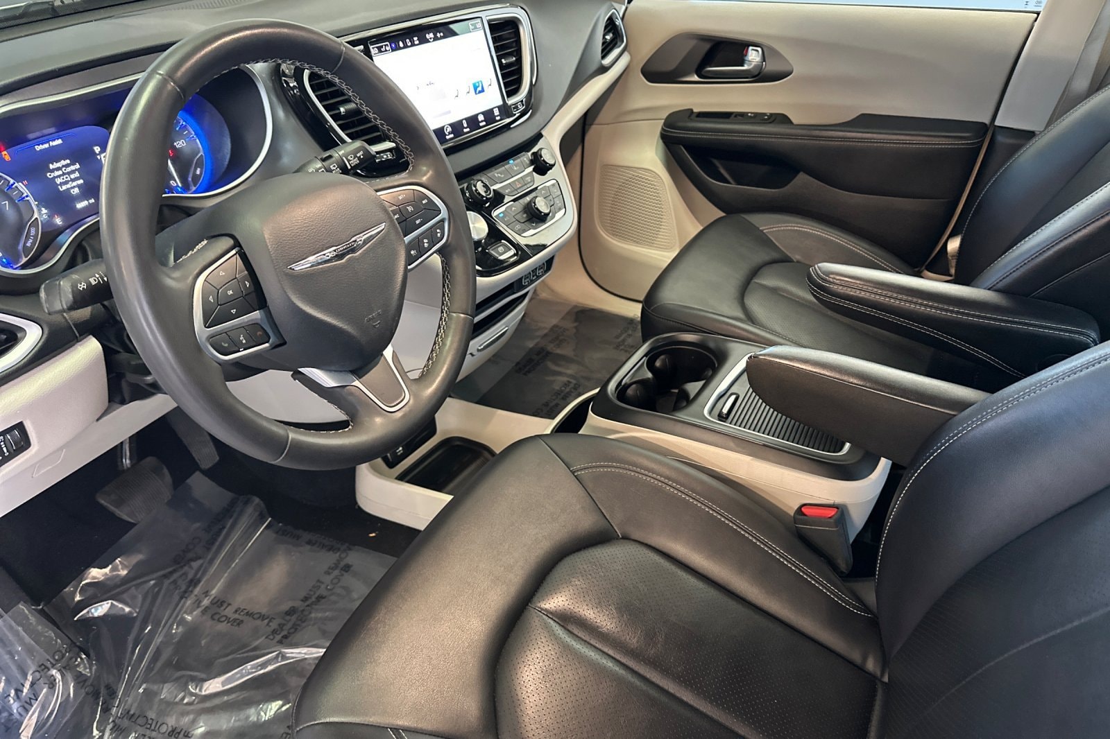 2024 Chrysler Pacifica Touring L - Photo 4