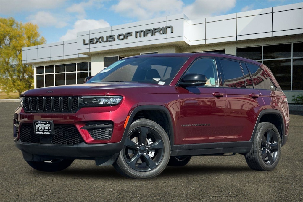 Used 2023 Jeep Grand Cherokee Laredo SUV