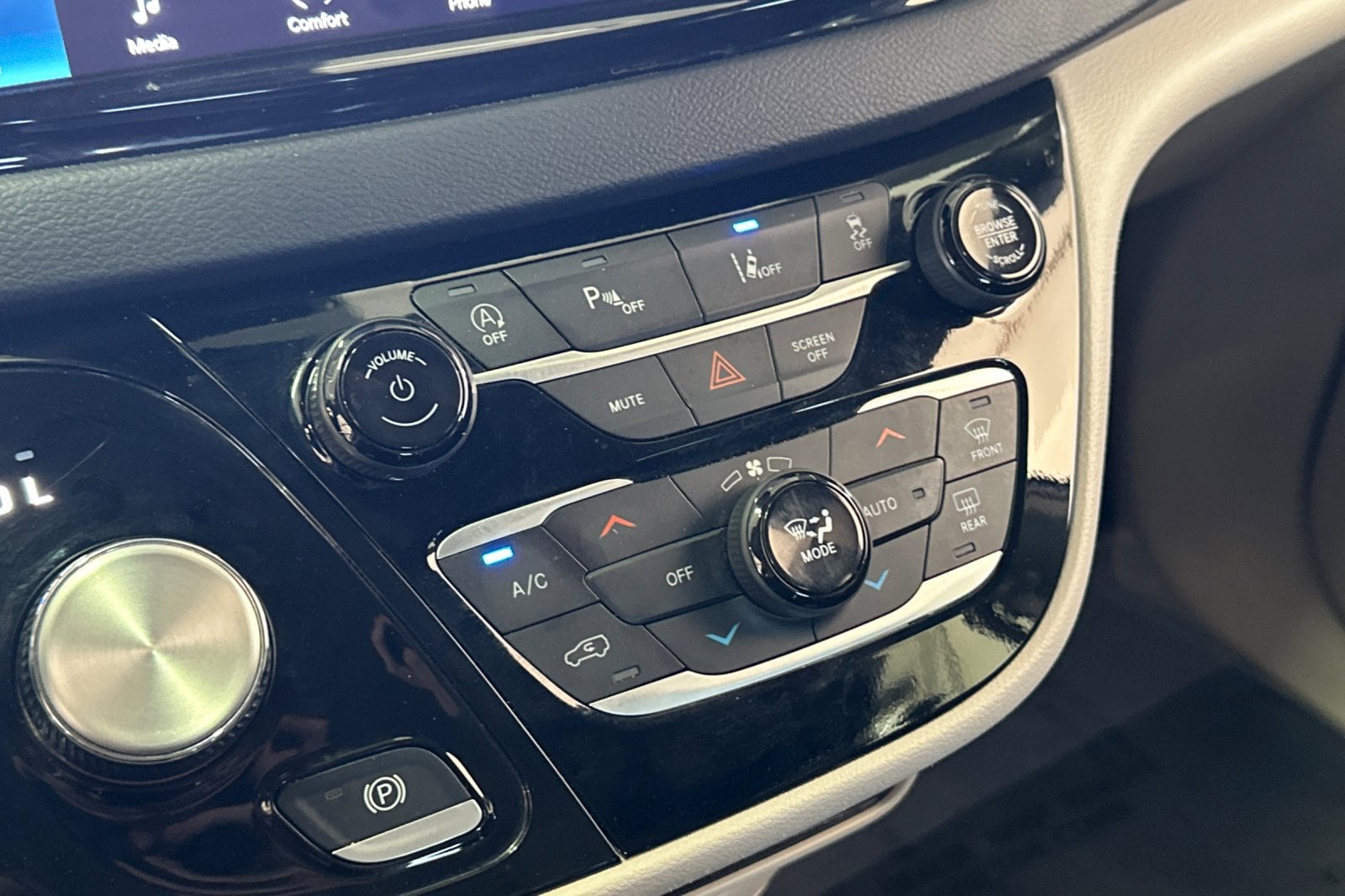 2024 Chrysler Pacifica Touring L - Photo 19