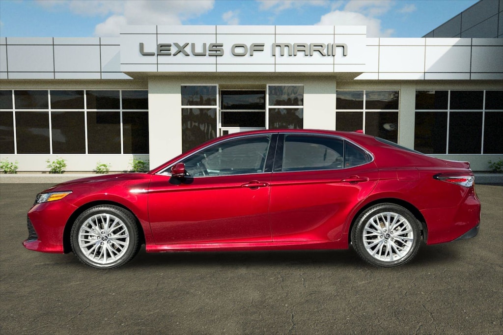 Used 2019 Toyota Camry Hybrid XLE Sedan