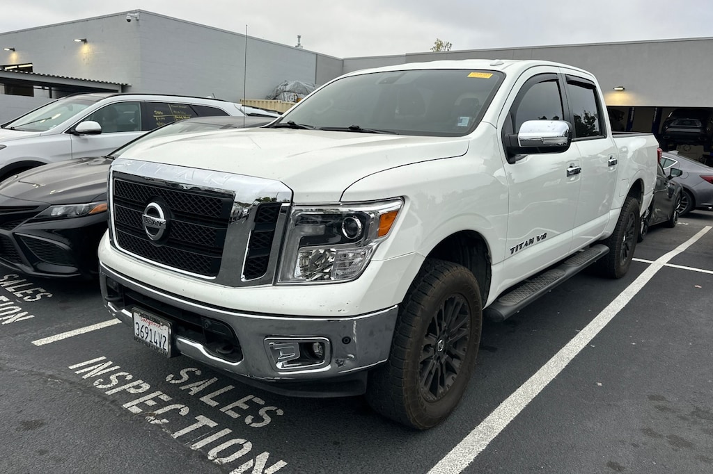 Used 2018 Nissan Titan SL Truck Crew Cab
