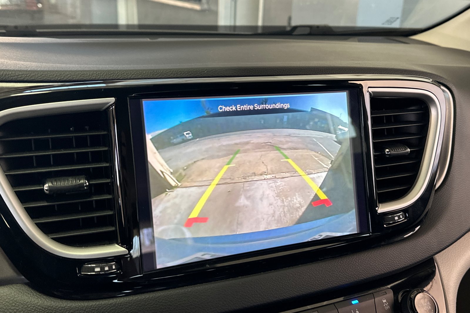 2024 Chrysler Pacifica Touring L - Photo 20