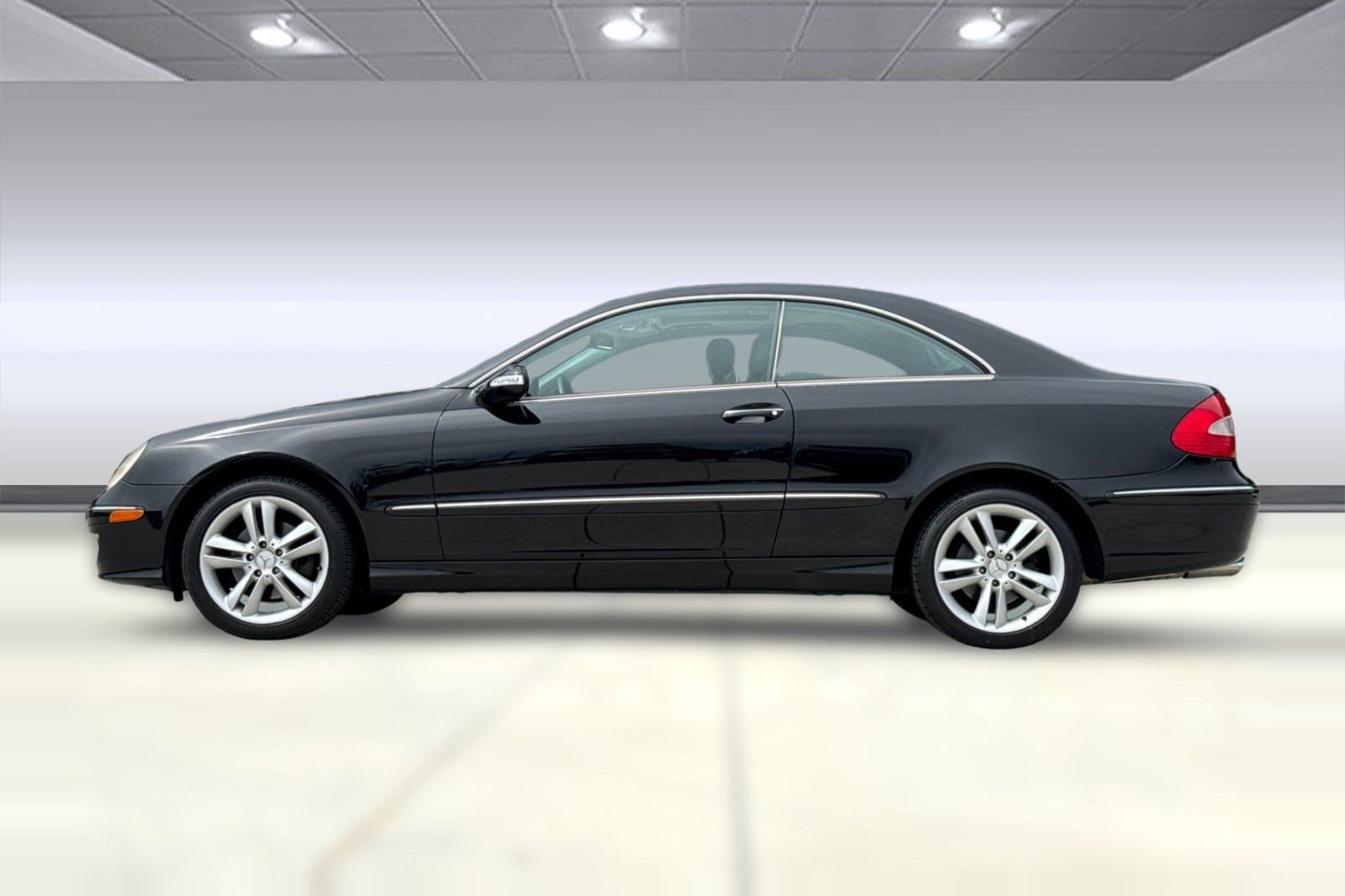 Used 2007 Mercedes-Benz CLK-Class CLK350 with VIN WDBTJ56H37F221604 for sale in Colma, CA