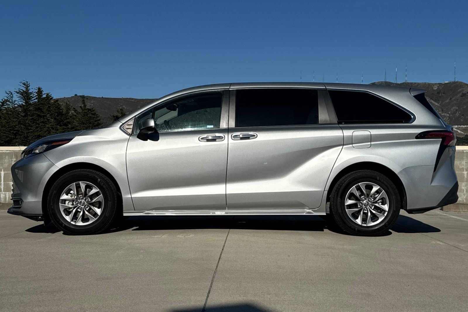 Used 2022 Toyota Sienna XLE 7 Passenger Van Passenger Van