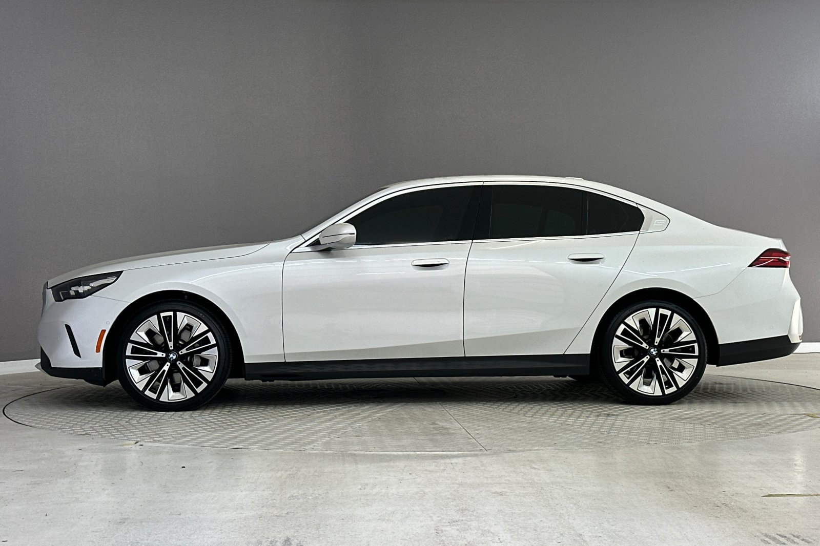 Certified 2024 BMW 530i Sedan