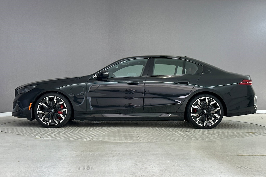 New 2027 BMW 550e xDrive Sedan