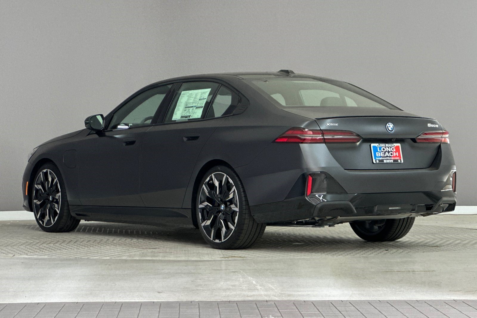 New 2027 BMW 550e xDrive Sedan