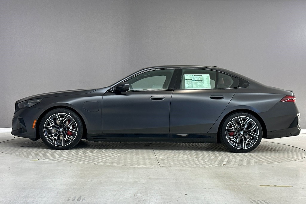 New 2027 BMW 550e xDrive Sedan