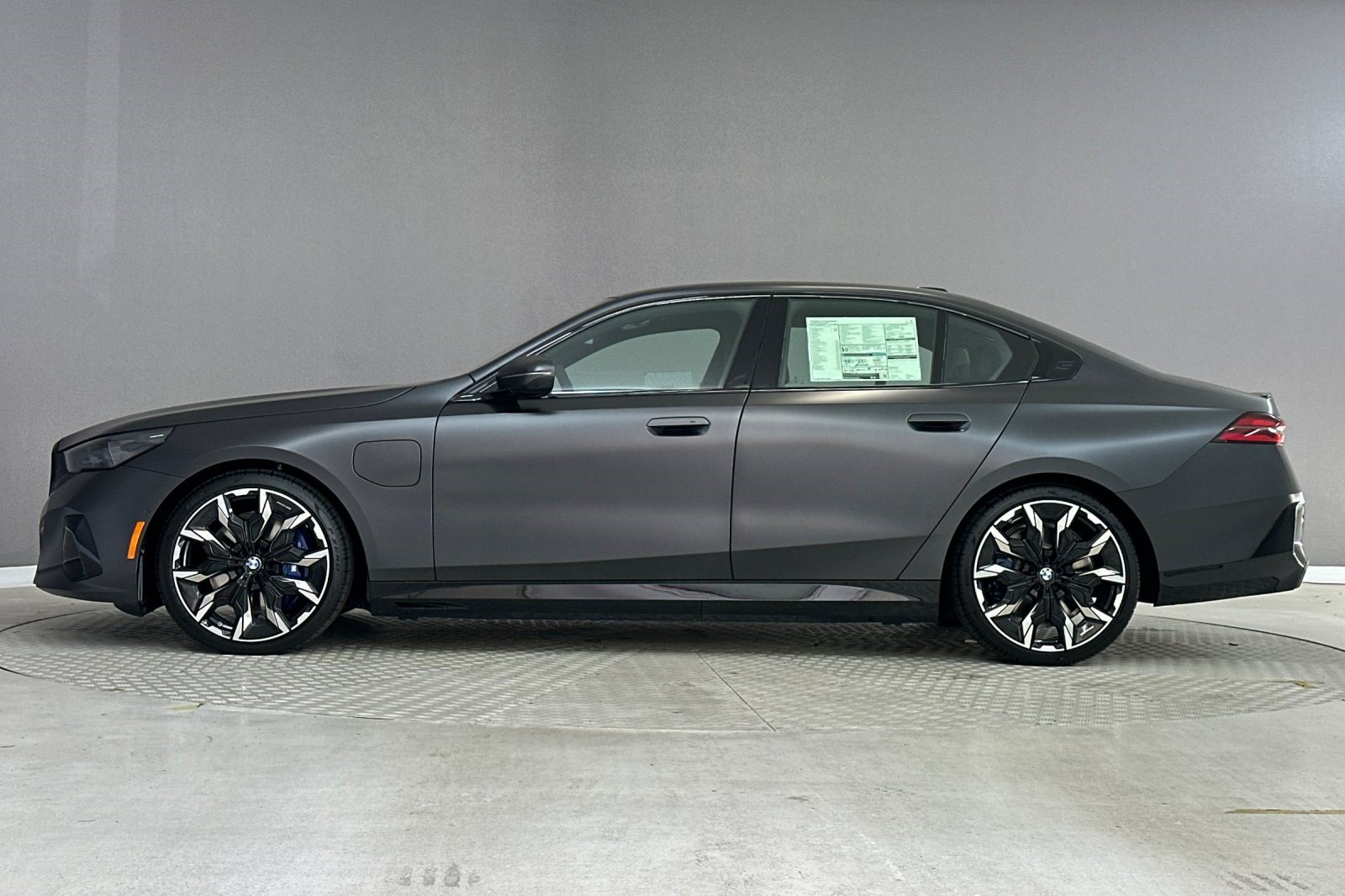 New 2027 BMW 550e xDrive Sedan