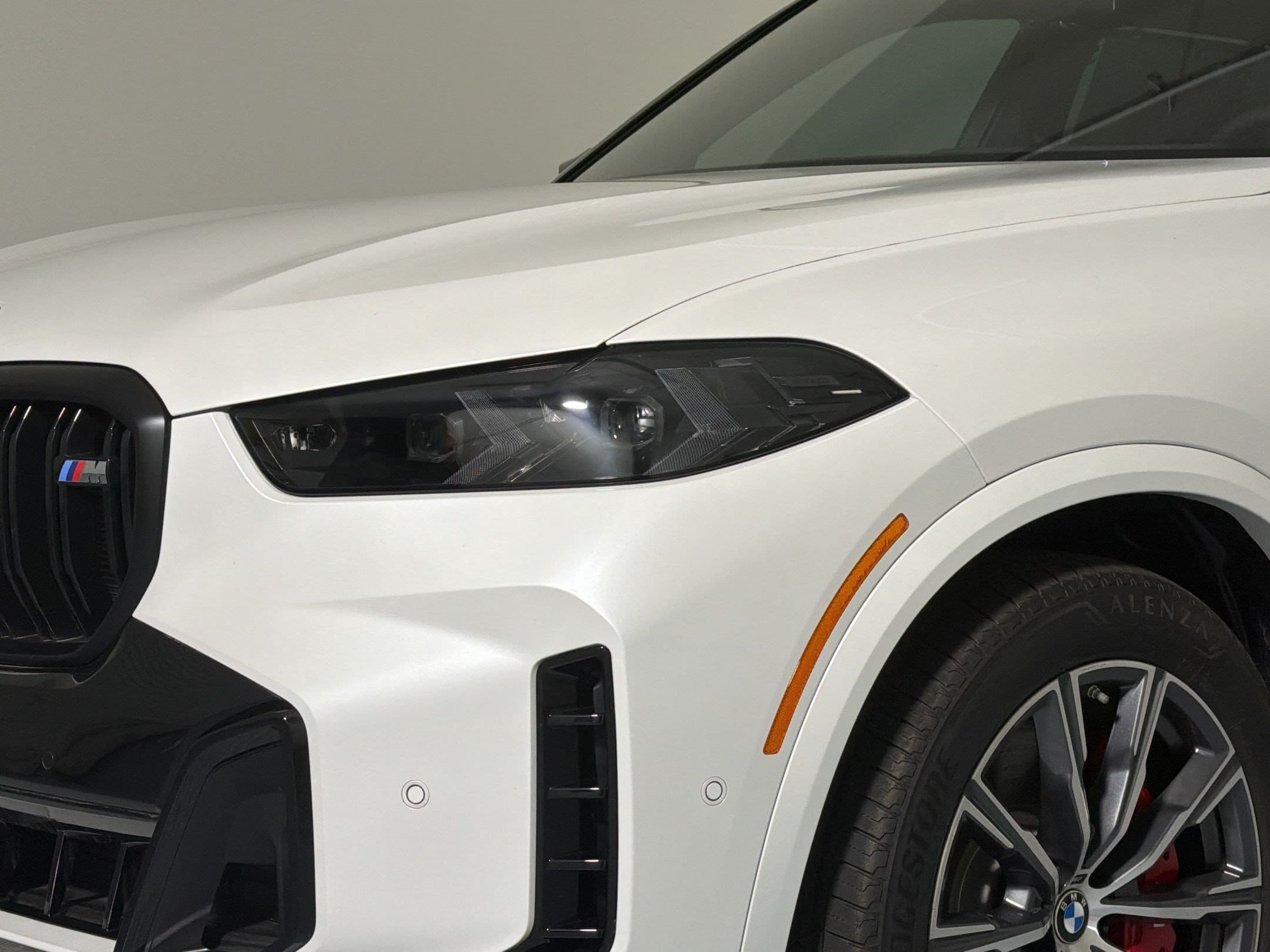 2026 BMW X5 M60i - Photo 11