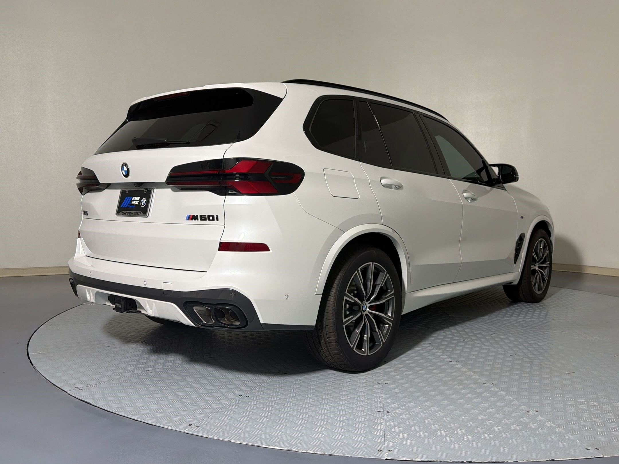 2026 BMW X5 M60i - Photo 8