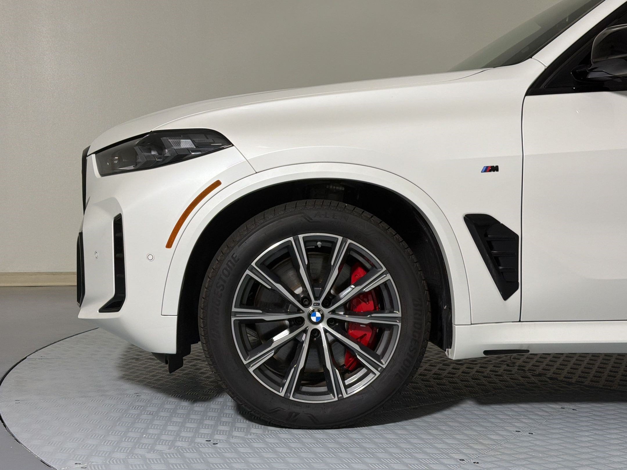 2026 BMW X5 M60i - Photo 12