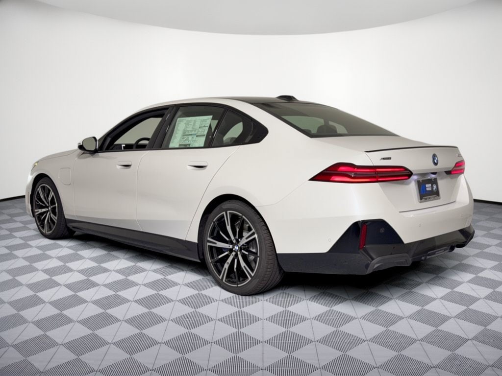 New 2027 BMW 550e xDrive Sedan