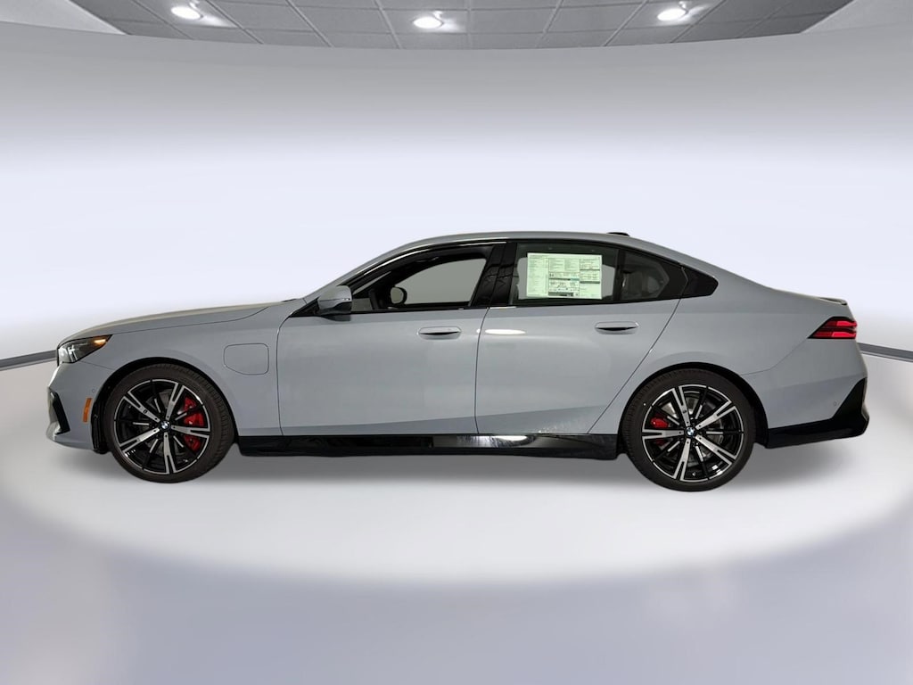 New 2027 BMW 550e xDrive Sedan