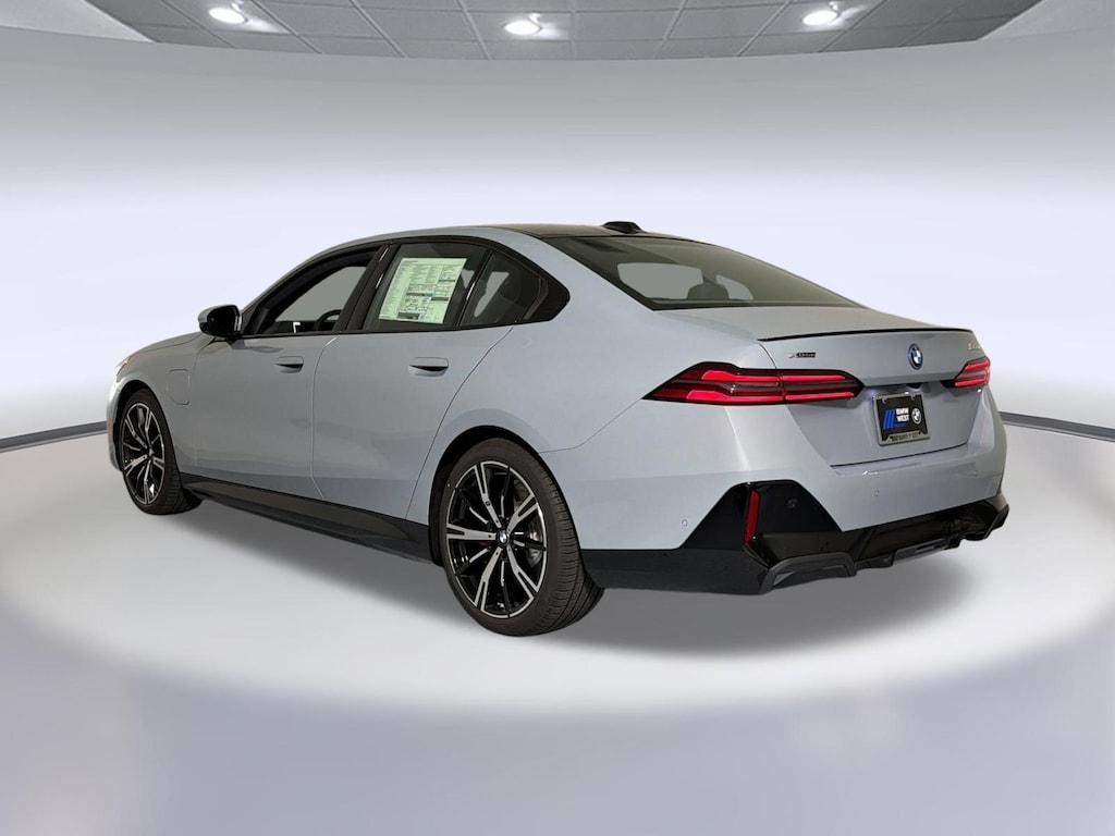 New 2027 BMW 550e xDrive Sedan