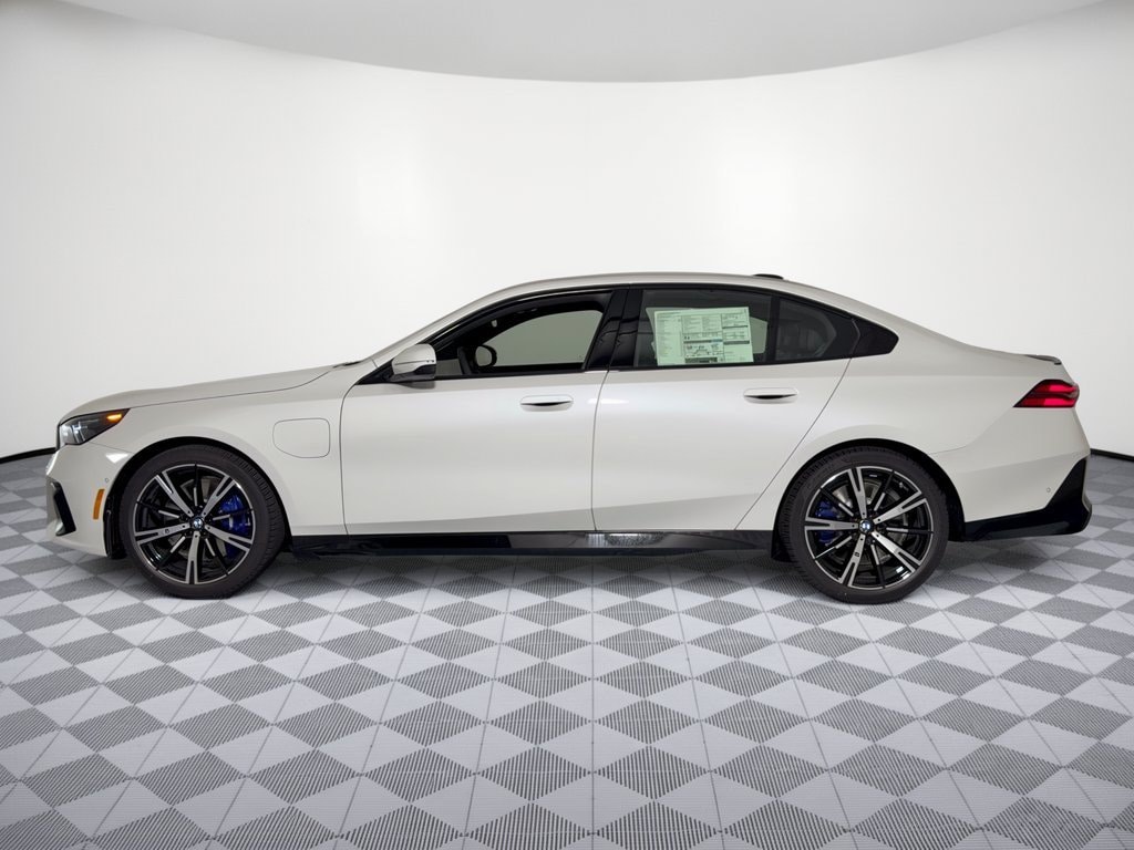 New 2027 BMW 550e xDrive Sedan