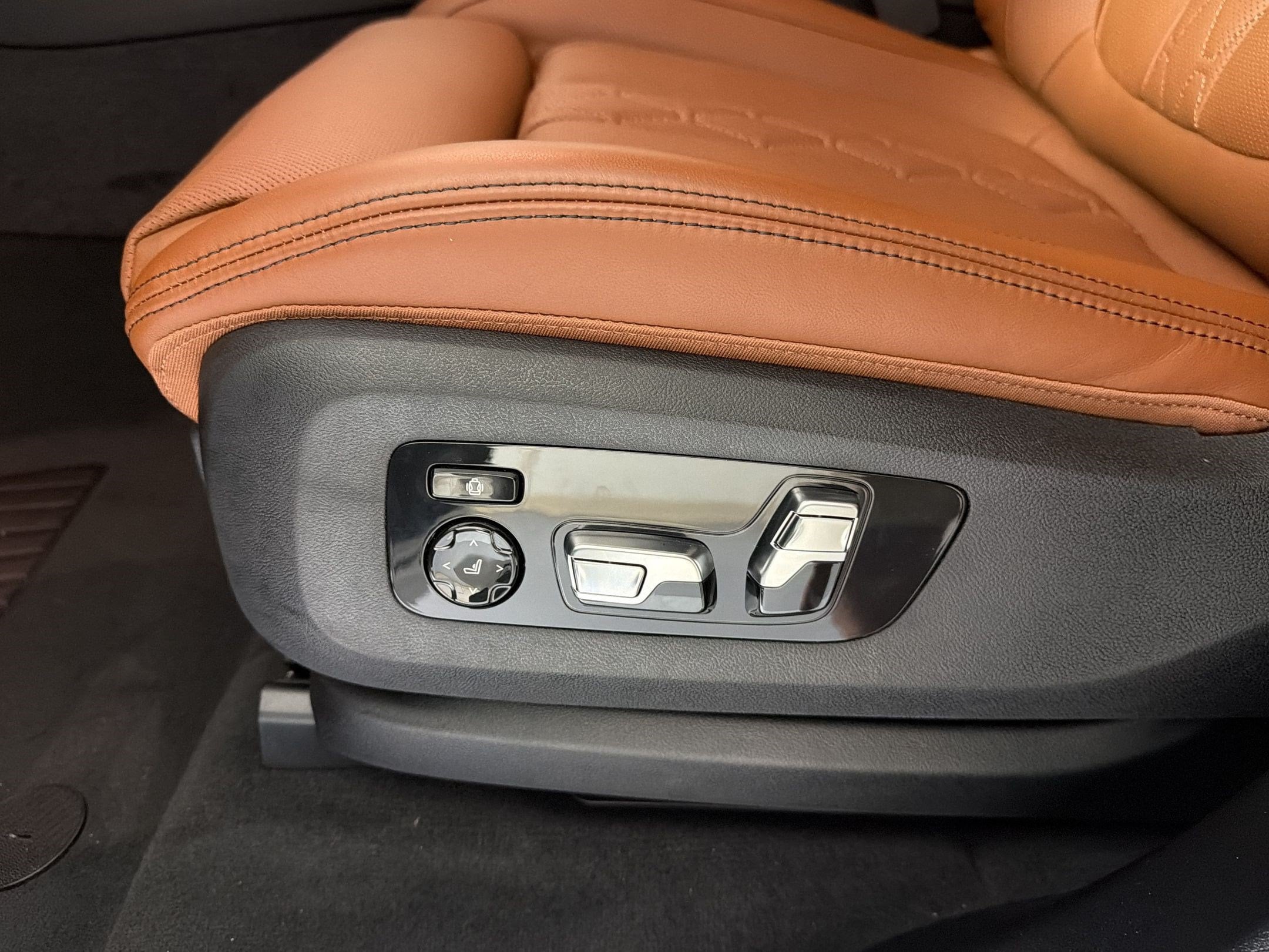 2026 BMW X5 M60i - Photo 14