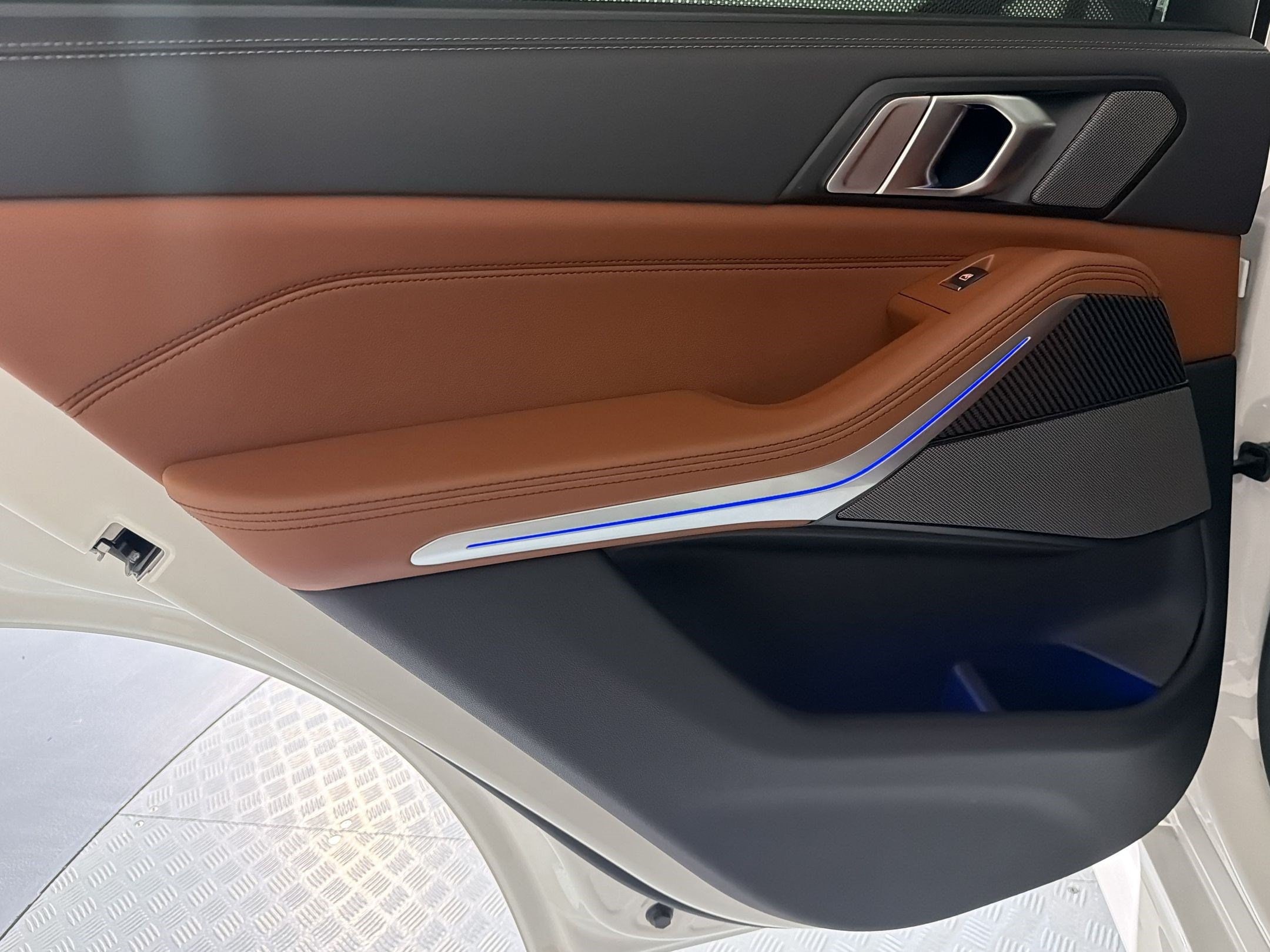 2026 BMW X5 M60i - Photo 24