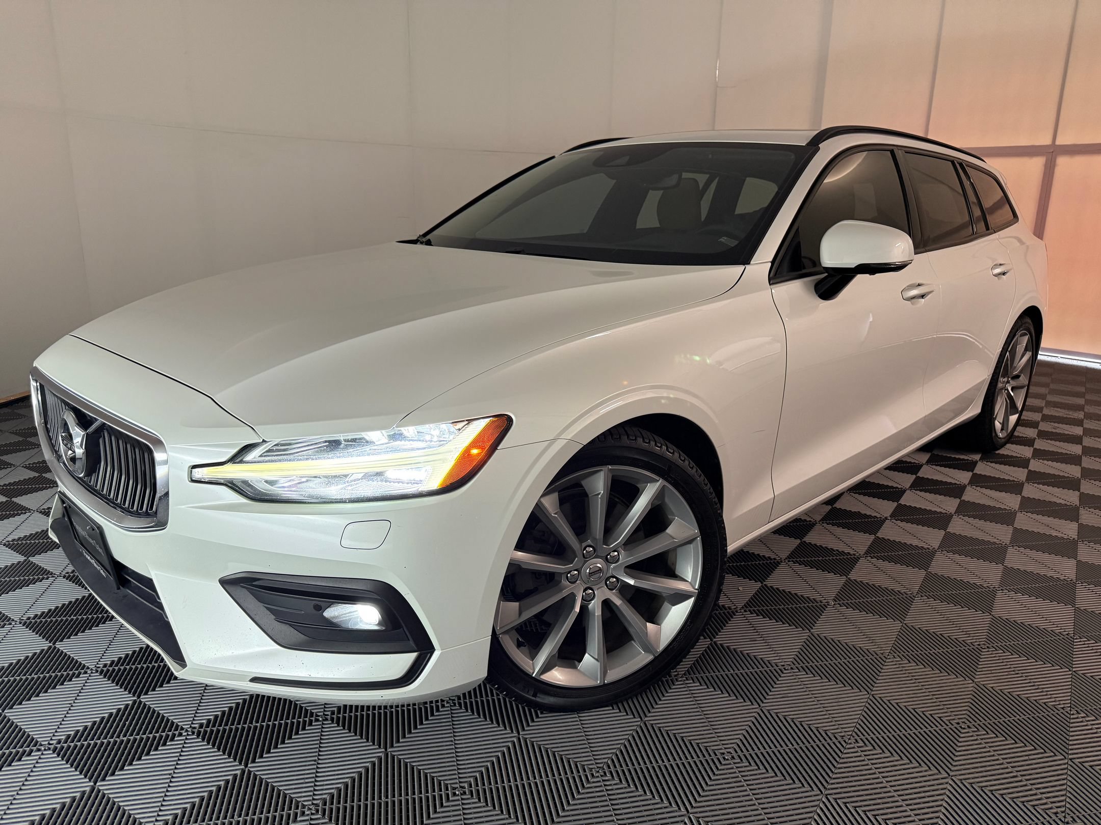 2020 Volvo V60 T5 FWD Momentum WAGON Wagon 2020 Volvo V60 T5 FWD Momentum WAGON Wagon