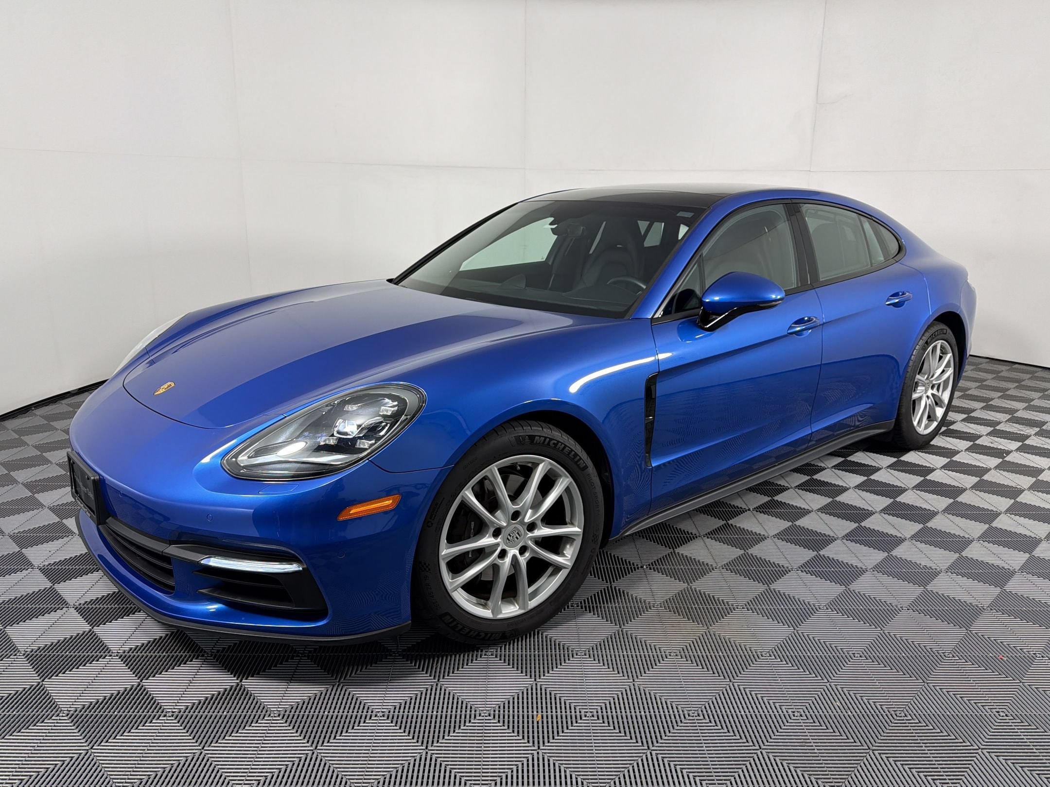 2019 Porsche Panamera Sedan