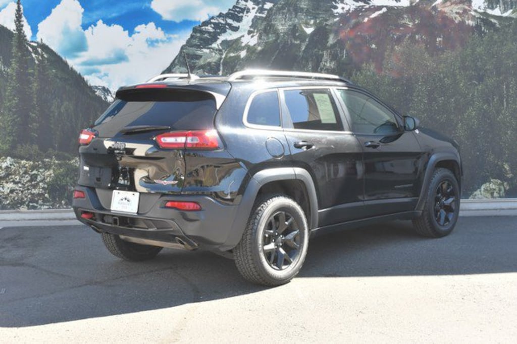Used 2017 Jeep Cherokee Trailhawk 4x4 SUV