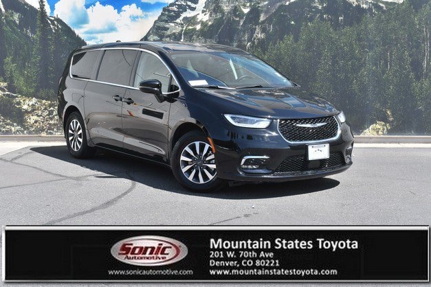 2024 Chrysler Pacifica PHEV Select