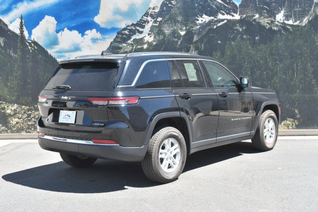 Used 2023 Jeep Grand Cherokee Laredo SUV