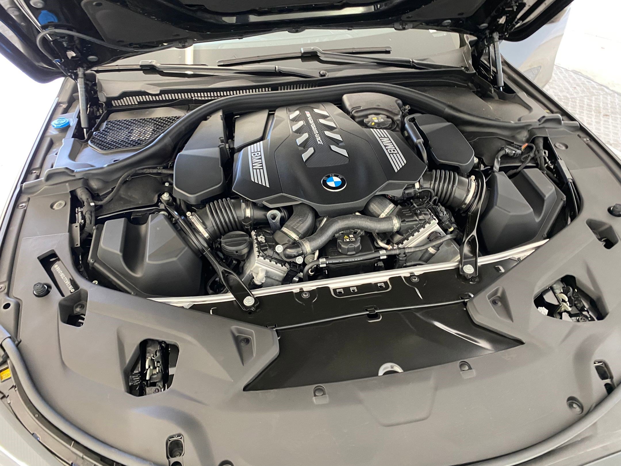 2026 BMW 8 Series M850i - Photo 31